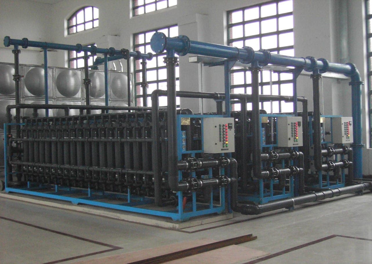 Skid-mounted membrane module trains at the 3,000 m³/day brine concentration plant.