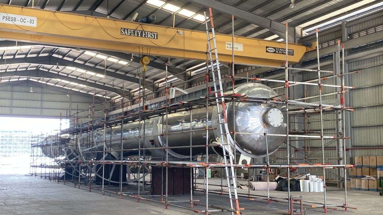 Distillation column engineering and fabrication at PSE Kerteh.